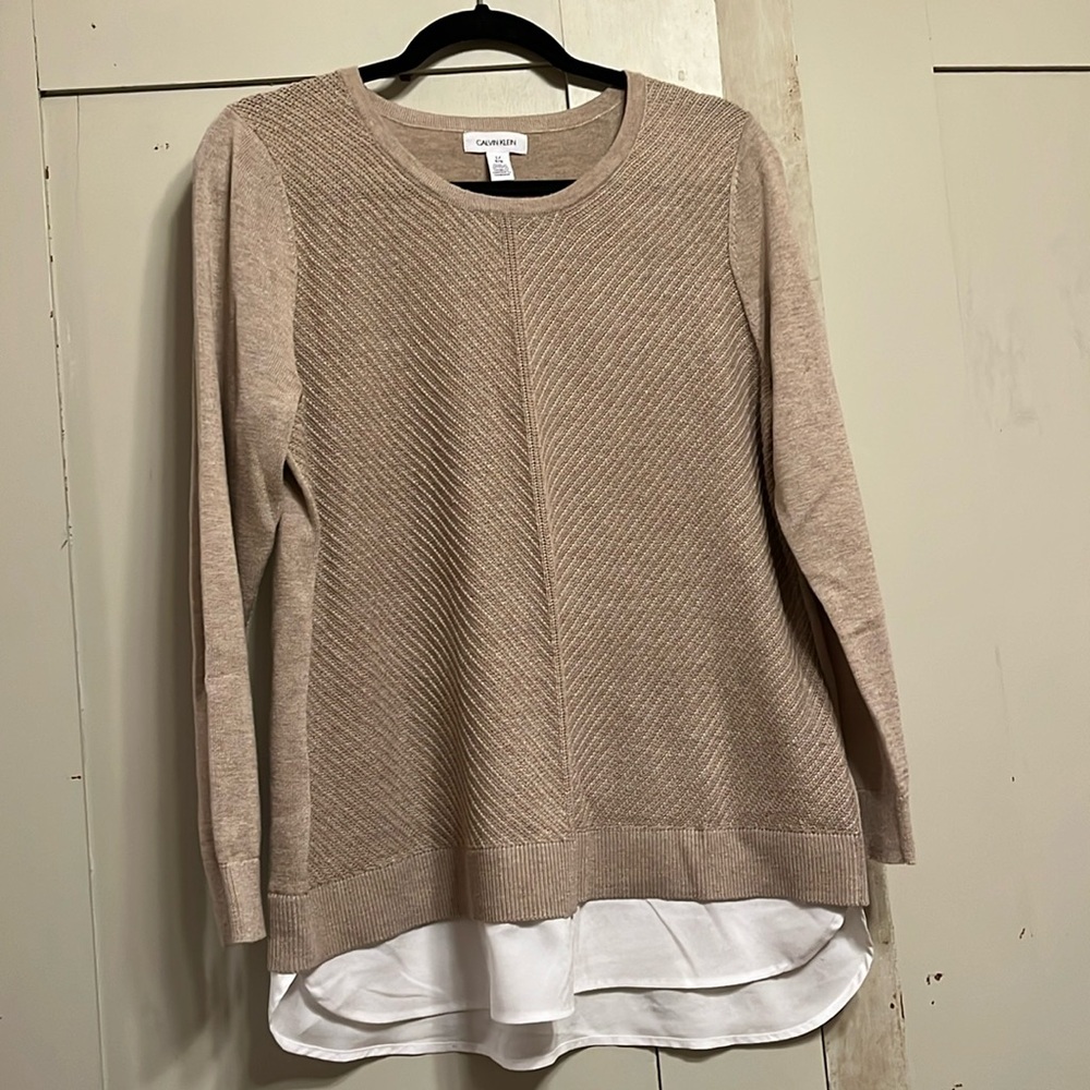 Women’s Tan Brown white shirt tails size L Calvin Klein sweater
